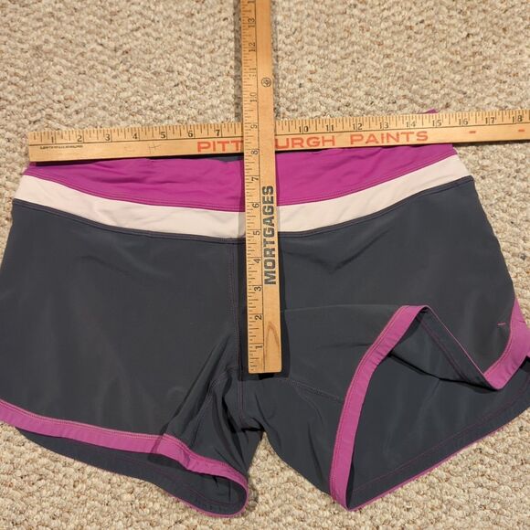 Lululemon Groovy Run Shorts Womens 6 Gray Magenta Active Gym Workout - Picture 2 of 8